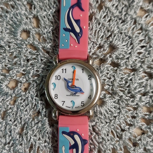 🐋 Geneva Girl's 👧  Watch 🐋 - Picture 1 of 6
